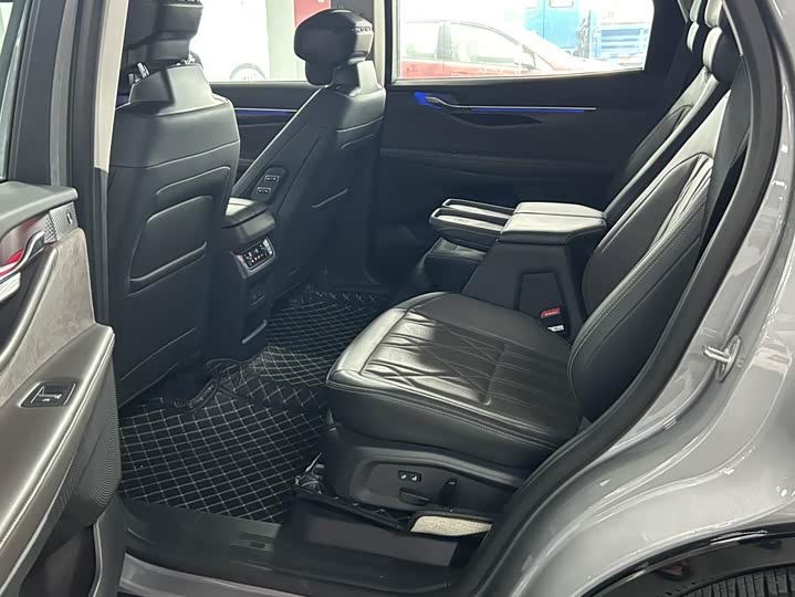 Ford Edge 2025 2025款 锐界L 2.0T EcoBoost E混动四驱七座至尊型