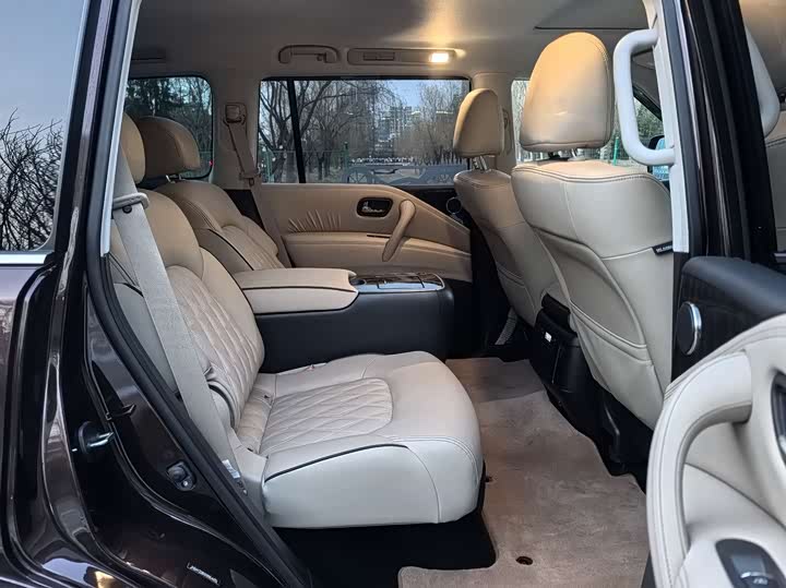 Nissan Armada 2023 2023款 ARMADA 5.6L 无敌舰队旗舰版