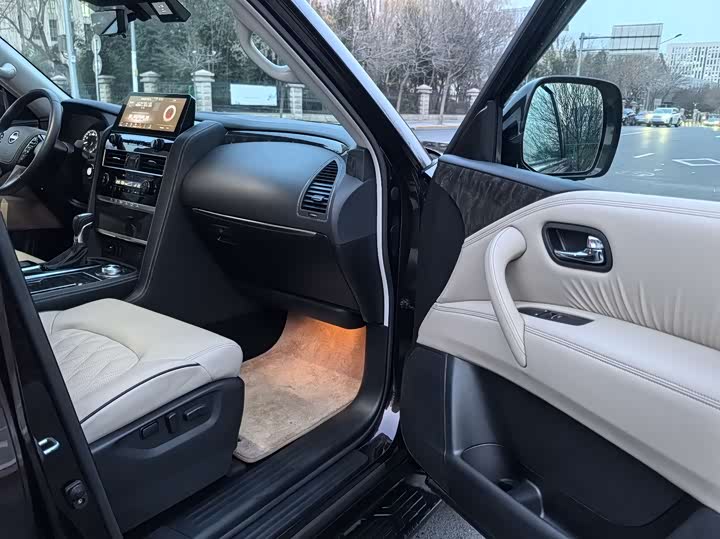 Nissan Armada 2023 2023款 ARMADA 5.6L 无敌舰队旗舰版