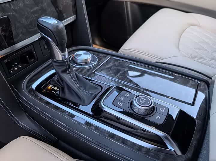 Nissan Armada 2023 2023款 ARMADA 5.6L 无敌舰队旗舰版