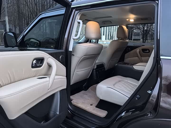 Nissan Armada 2023 2023款 ARMADA 5.6L 无敌舰队旗舰版