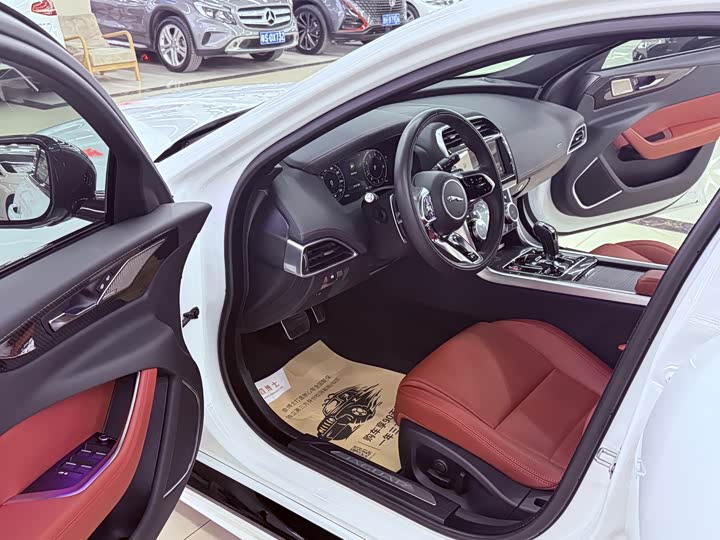 Jaguar XE L 2024 2024款 2.0T 250PS R-DYNAMIC S进取运动版