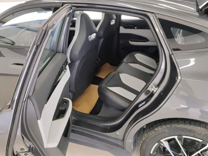 Changan UNI-V Hybrid 2024 2024款 蓝鲸智电iDD 136km 智尊型