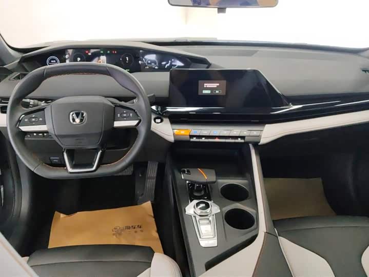 Changan UNI-V Hybrid 2024 2024款 蓝鲸智电iDD 136km 智尊型