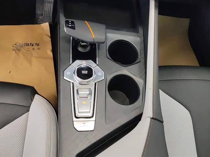 Changan UNI-V Hybrid 2024 2024款 蓝鲸智电iDD 136km 智尊型