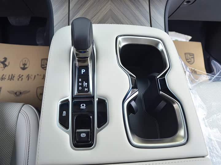 Lexus LM 2023 2023款 500h 六座尊崇版