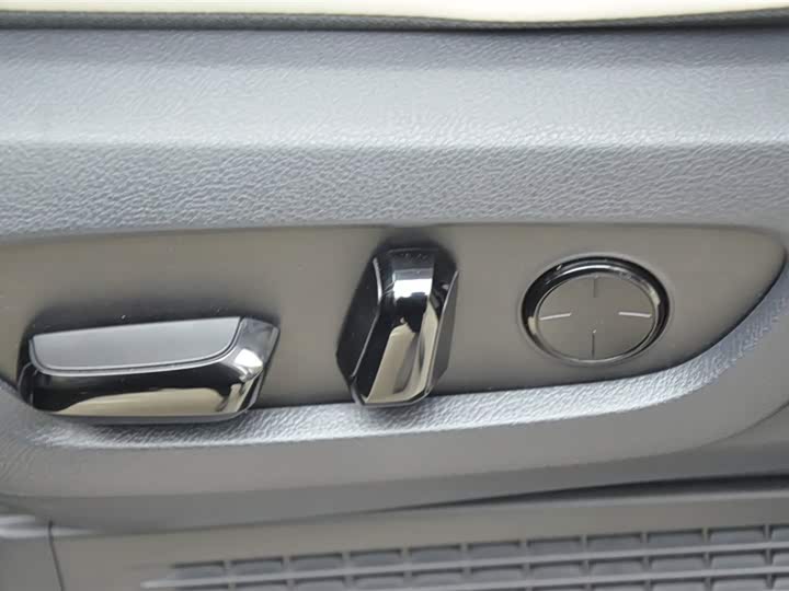 Lexus LM 2023 2023款 500h 六座尊崇版