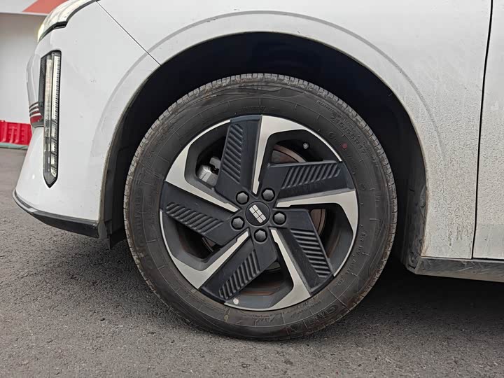 Geely Galaxy L6 2025 2025款 EM-i 140km 探索+版