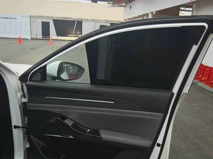 Geely Galaxy L6 2025 2025款 EM-i 140km 探索+版