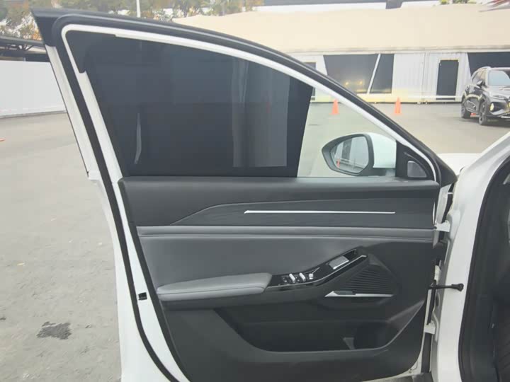 Geely Galaxy L6 2025 2025款 EM-i 140km 探索+版