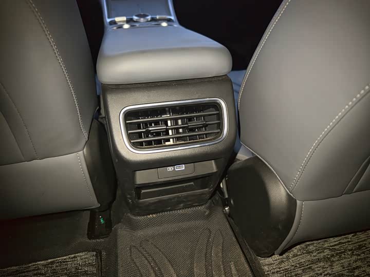 Geely Galaxy L6 2025 2025款 EM-i 140km 探索+版