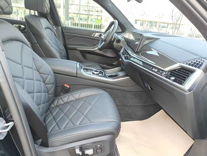 BMW X5 2024 2024款 xDrive 40Li 尊享型黑焰限量版