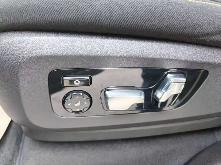 BMW X5 2024 2024款 xDrive 40Li 尊享型黑焰限量版