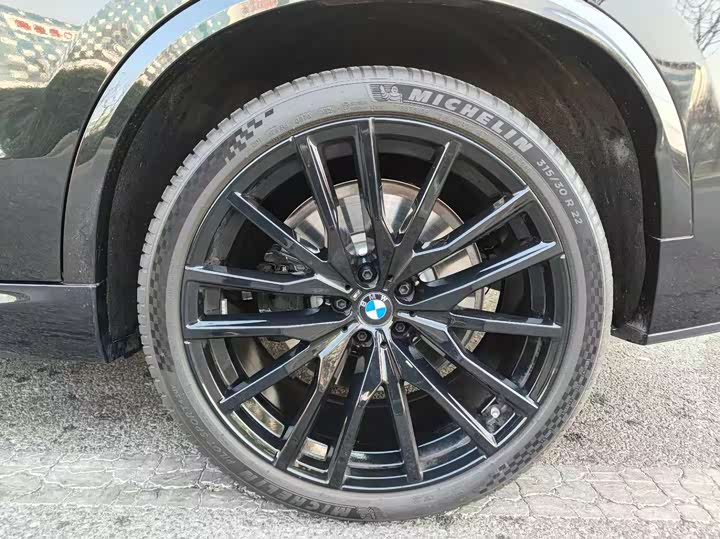 BMW X5 2024 2024款 xDrive 40Li 尊享型黑焰限量版