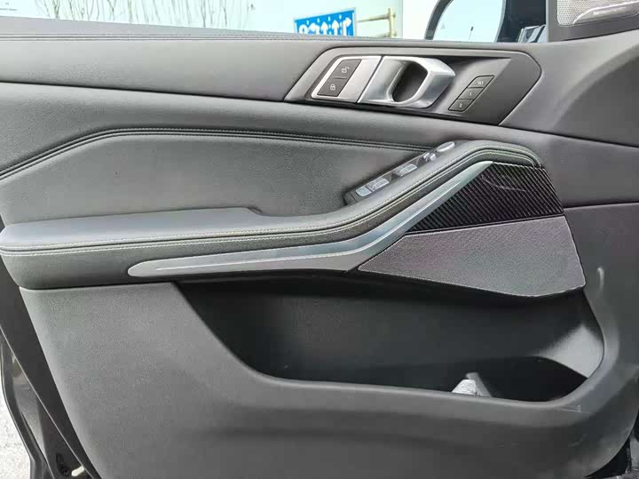 BMW X5 2024 2024款 xDrive 40Li 尊享型黑焰限量版