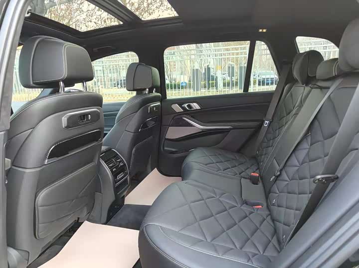 BMW X5 2024 2024款 xDrive 40Li 尊享型黑焰限量版