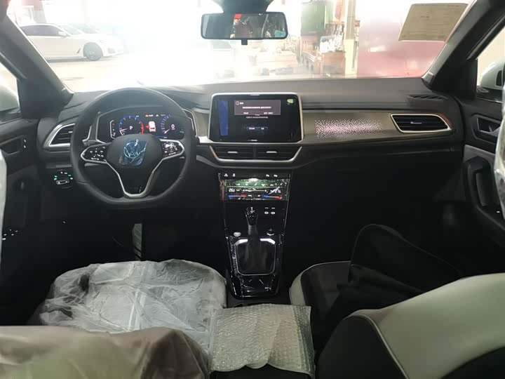 Volkswagen T-Roc 2025 2025款 改款二 300TSI DSG两驱星光版