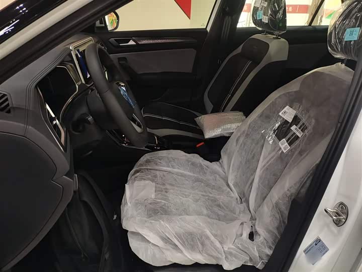 Volkswagen T-Roc 2025 2025款 改款二 300TSI DSG两驱星光版