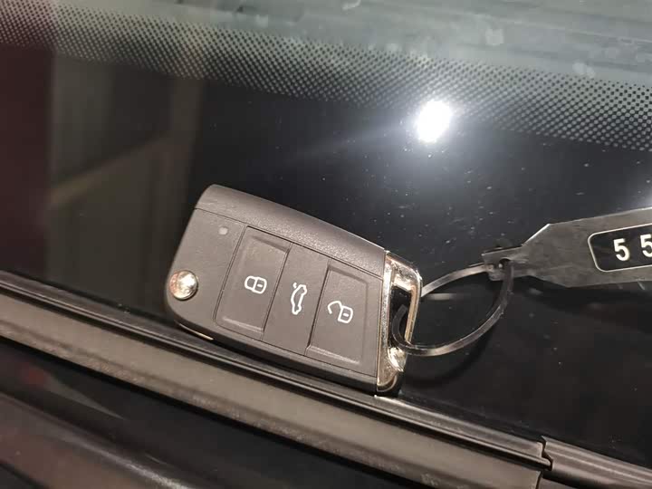 Volkswagen T-Roc 2025 2025款 改款二 300TSI DSG两驱星光版