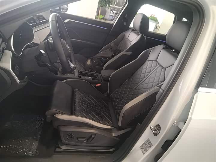 Audi Q3 2024 2024款 40 TFSI 时尚动感型