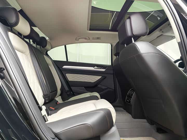 Volkswagen Magotan 2025 2025款 众享款 330TSI DSG豪华型