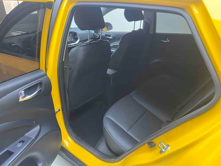 Kia KX1 2021 2021款 1.4L CVT趣享天窗款