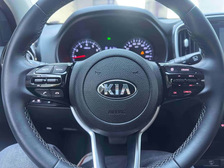 Kia KX1 2021 2021款 1.4L CVT趣享天窗款