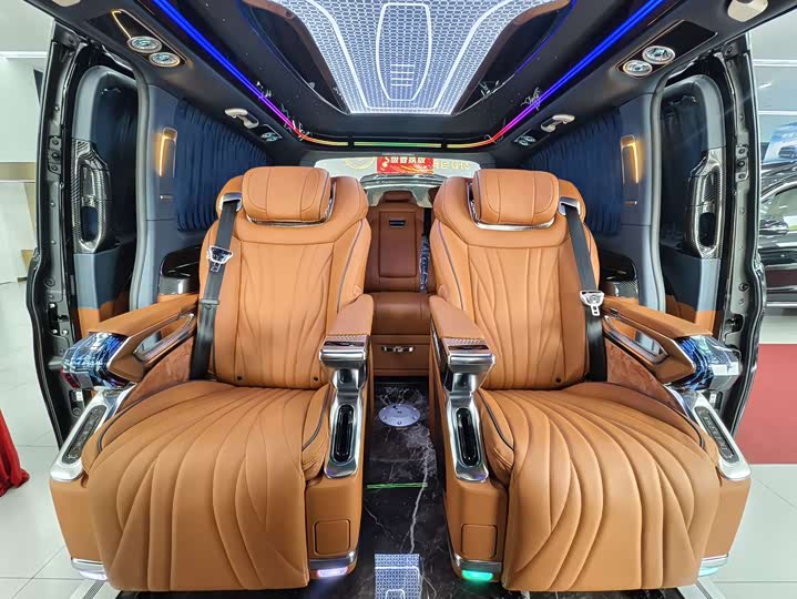 Mercedes-Benz Vito 2024 2024款 2.0T 商务版 7座