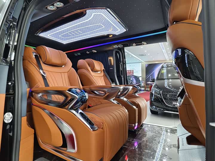 Mercedes-Benz Vito 2024 2024款 2.0T 商务版 7座