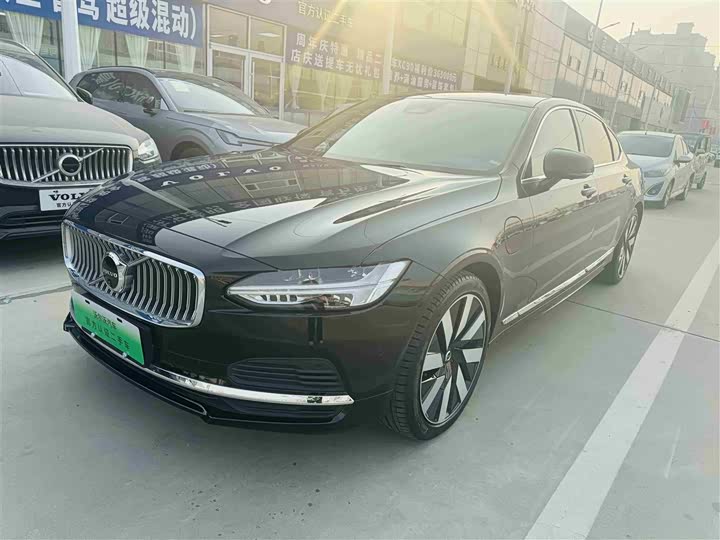 2025 Volvo S90 Hybrid