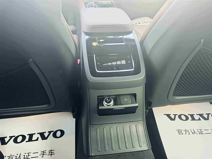 Volvo S90 Hybrid 2025 2025款 插电式混动 四驱长续航智雅豪华版