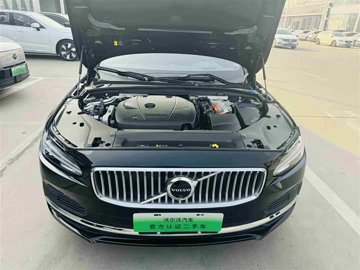 Volvo S90 Hybrid 2025 2025款 插电式混动 四驱长续航智雅豪华版