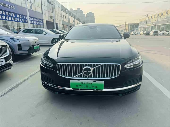 2025 Volvo S90 Hybrid