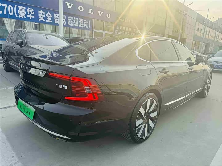 2025 Volvo S90 Hybrid