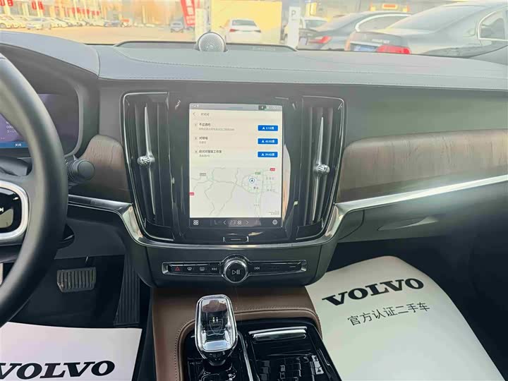 Volvo S90 Hybrid 2025 2025款 插电式混动 四驱长续航智雅豪华版