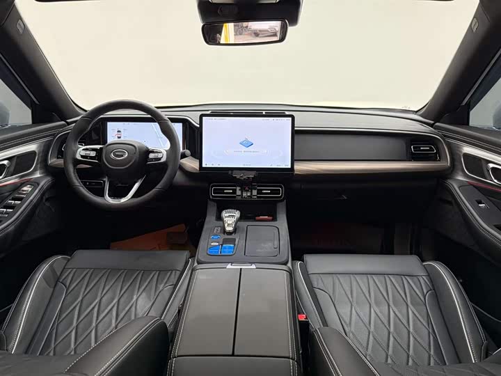 GAC Trumpchi GS8 2025 2025款 领航系列 2.0TGDI 两驱豪华版 5座