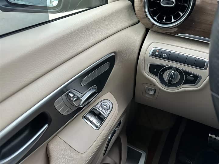 Mercedes-Benz V-Class 2022 2022款 V 260 L 长轴距豪华版