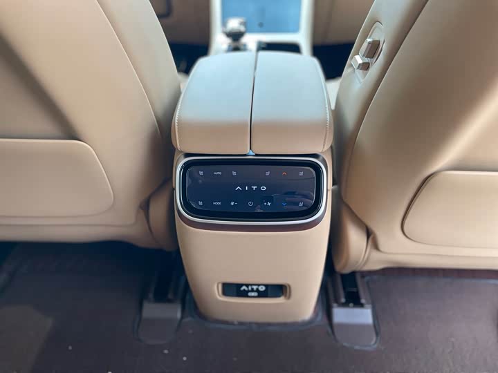 Aito M7 2024 2024款 1.5T 四驱Plus版 5座