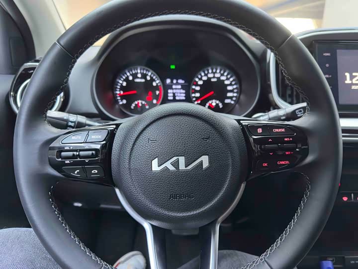 Kia KX1 2021 2021款 1.4L CVT天窗款