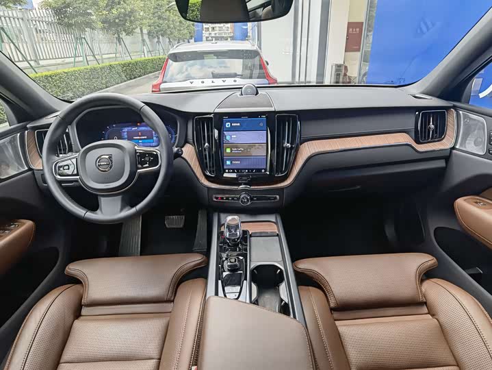 Volvo XC60 Hybrid 2025 2025款 插电式混动 长续航四驱智雅豪华版