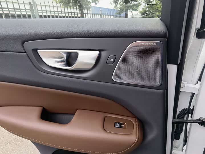 Volvo XC60 Hybrid 2025 2025款 插电式混动 长续航四驱智雅豪华版