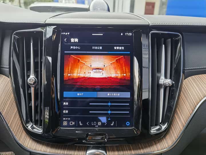 Volvo XC60 Hybrid 2025 2025款 插电式混动 长续航四驱智雅豪华版