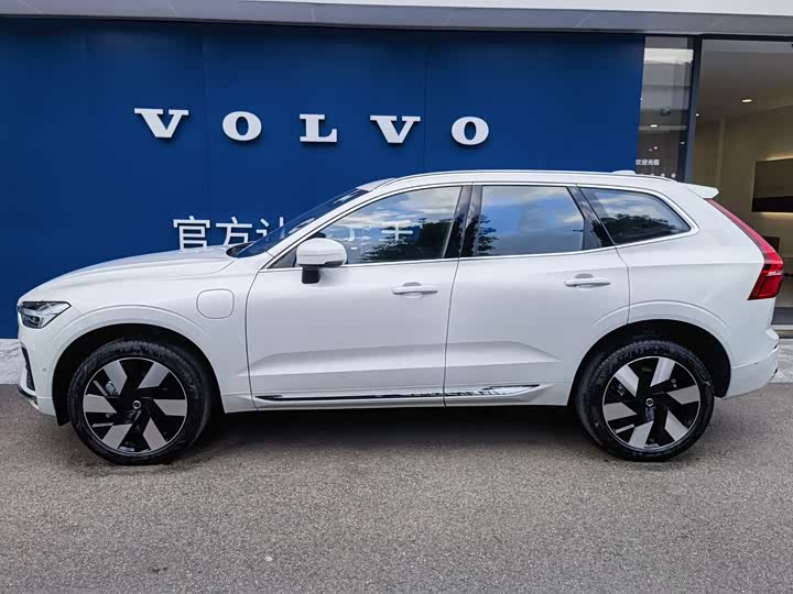 Volvo XC60 Hybrid 2025 2025款 插电式混动 长续航四驱智雅豪华版