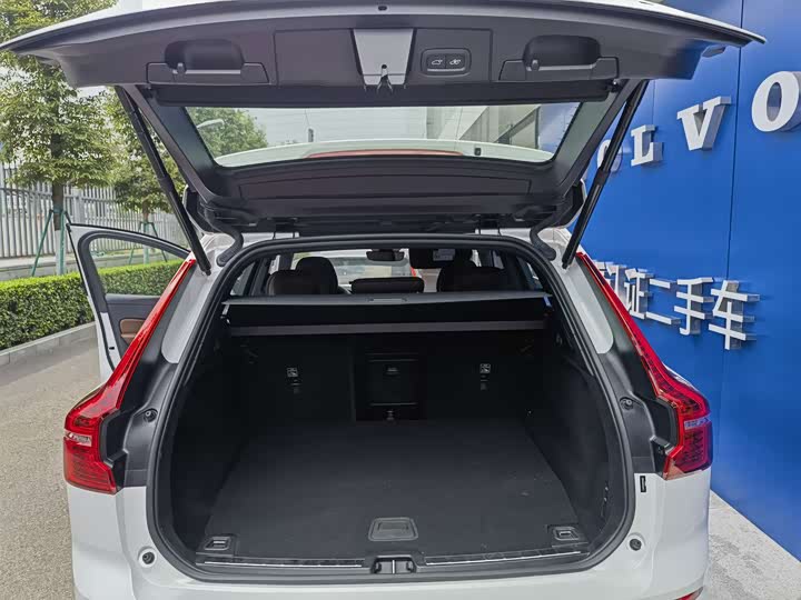 Volvo XC60 Hybrid 2025 2025款 插电式混动 长续航四驱智雅豪华版