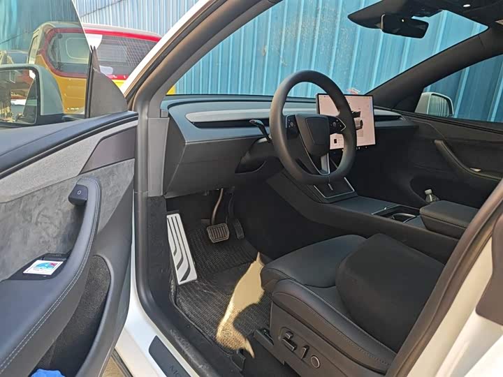 Tesla Model Y 2025 2025款 长续航全轮驱动版