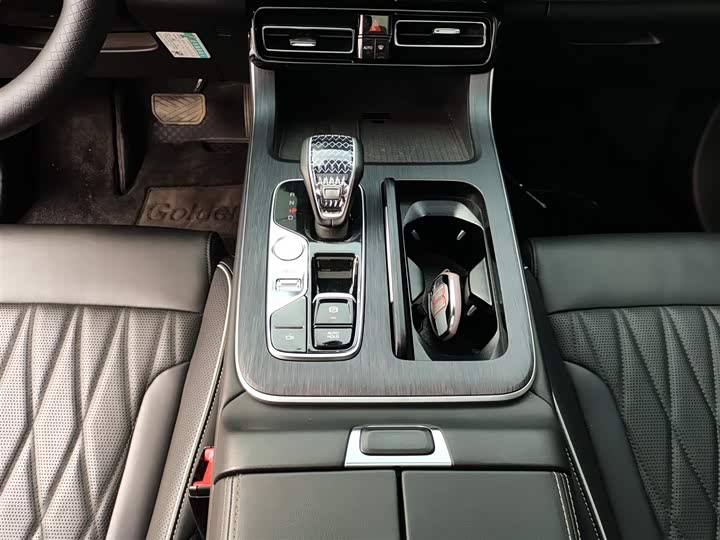 GAC Trumpchi GS8 2024 2024款 领航系列 2.0TGDI 两驱豪华智联版