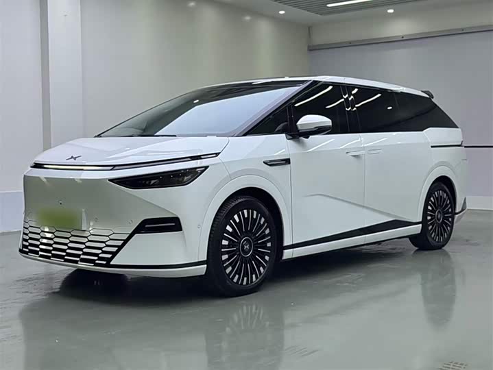 2025 XPeng X9