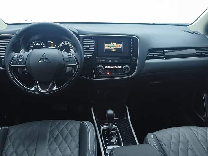Mitsubishi Outlander 2021 2021款 2.4L 四驱致享版 7座