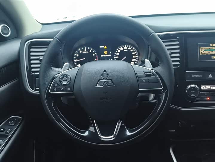 Mitsubishi Outlander 2021 2021款 2.4L 四驱致享版 7座