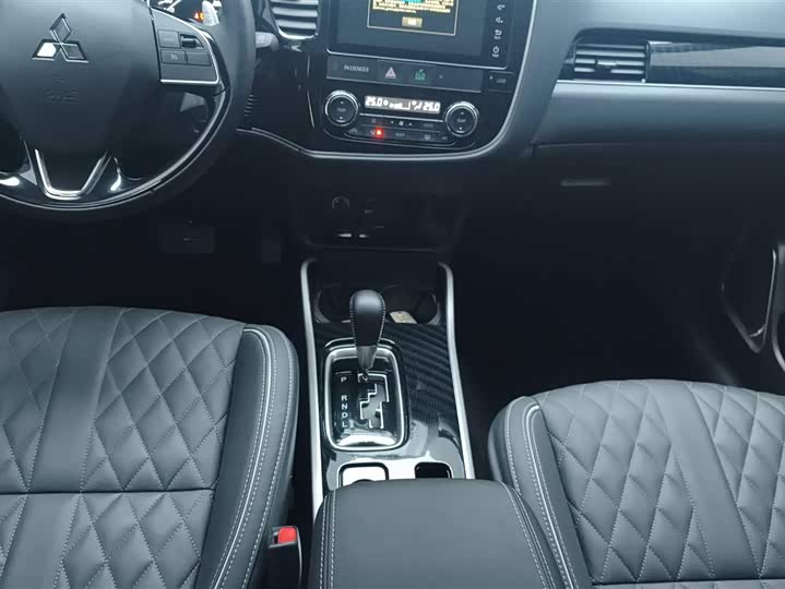 Mitsubishi Outlander 2021 2021款 2.4L 四驱致享版 7座